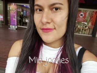Mia_joones